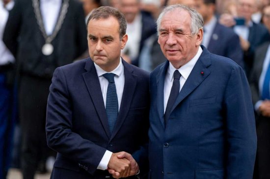 新型股票配资 法国新总理勒科努上任 誓言改革应对债务挑战