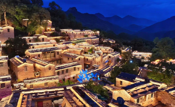 股市配资技巧 “当太行石寨披上苗族银饰！英谈古寨旅发大会首秀：白天摸千年炮楼，夜里做苗族新郎！”